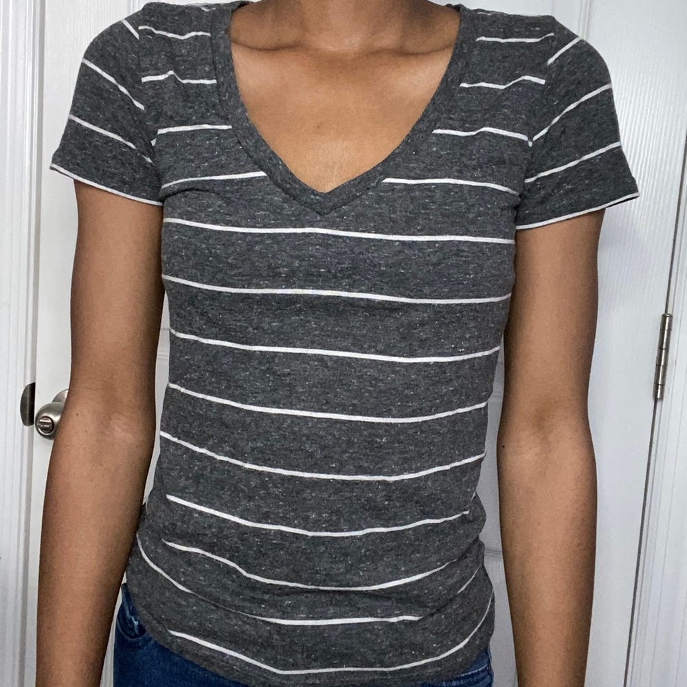 Stripped v neck tee